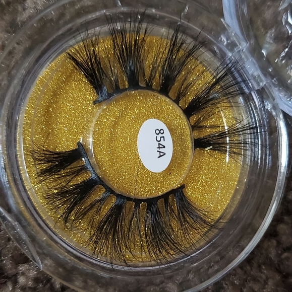 Lashes - Picture 3 of 3